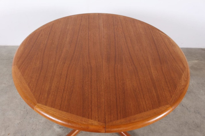 DYRLUND DENMARK round table with extensions