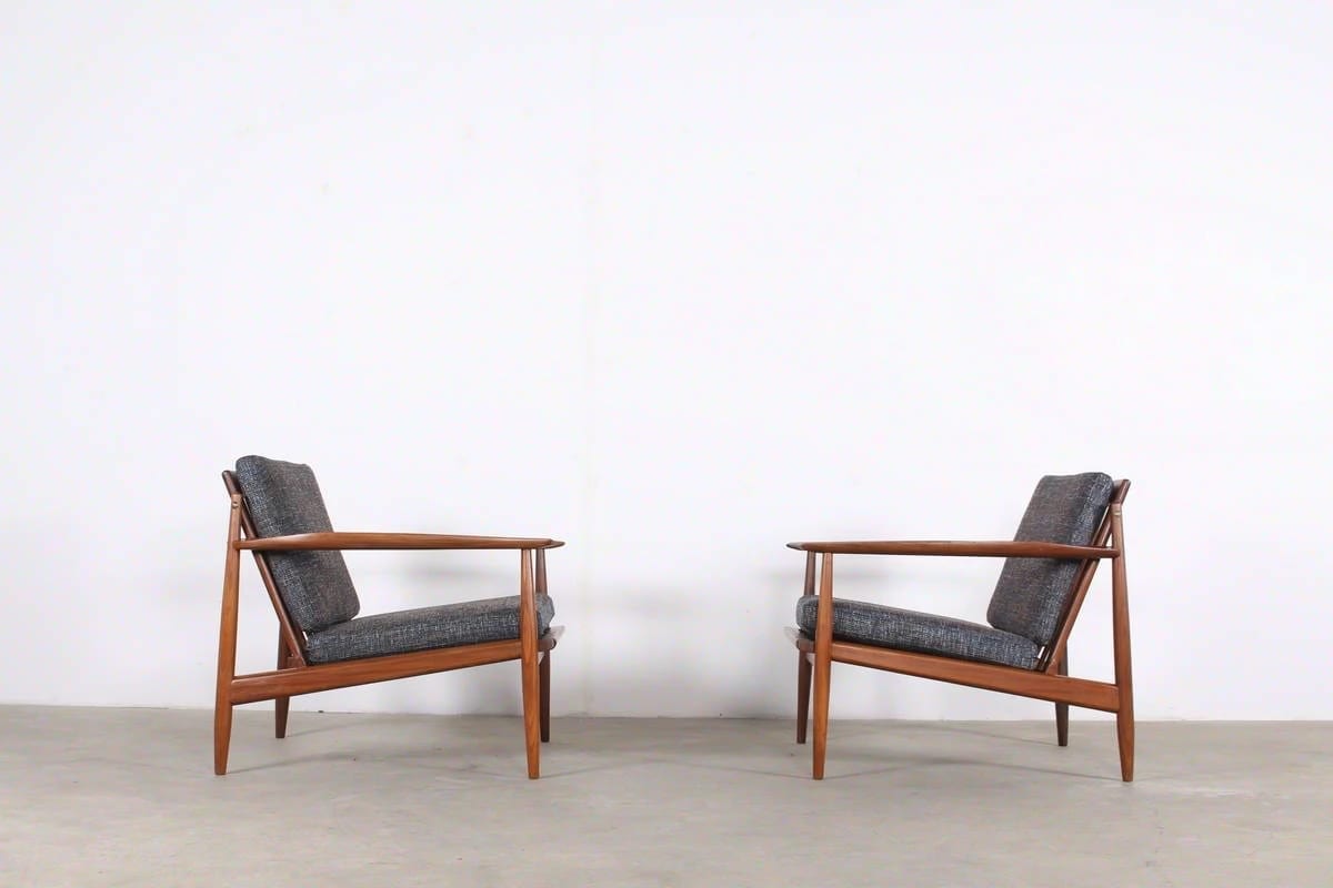 Pair of armchairs - by Arne Vodder