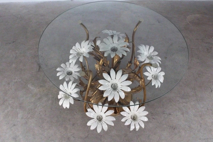 Coffee table in painted and gilded sheet metal