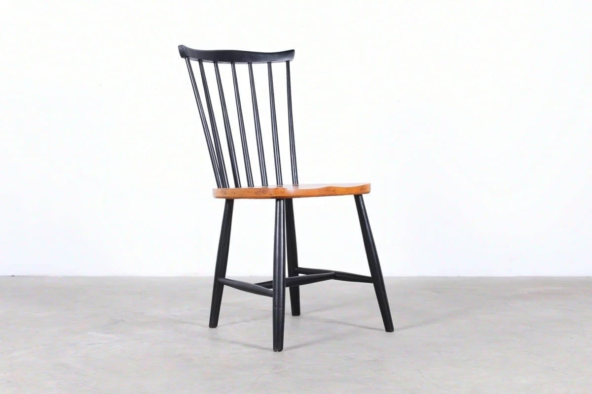 8 "SH 41" chairs - Yngve Ekström