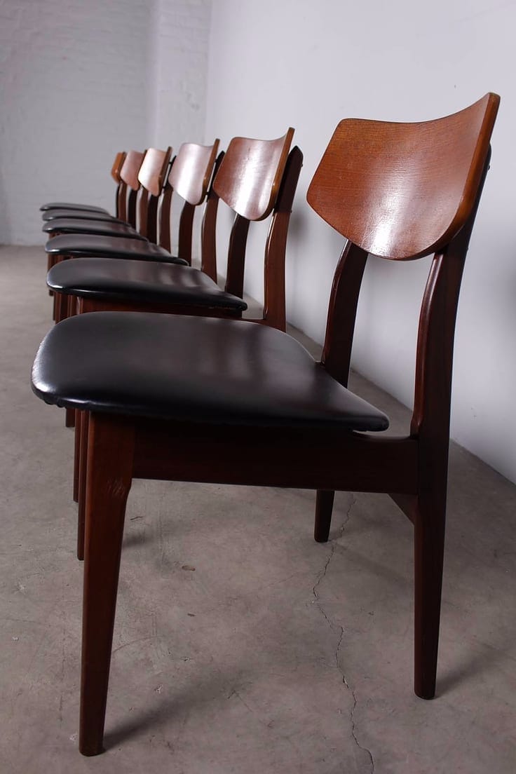 Suite of six Scandinavian chairs - Anonymous