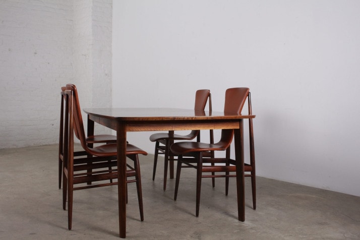 Scandinavian rosewood extension table (4 to 8 seats)