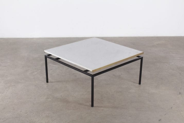 table basse moderniste France marbre laiton acier 1 scaled