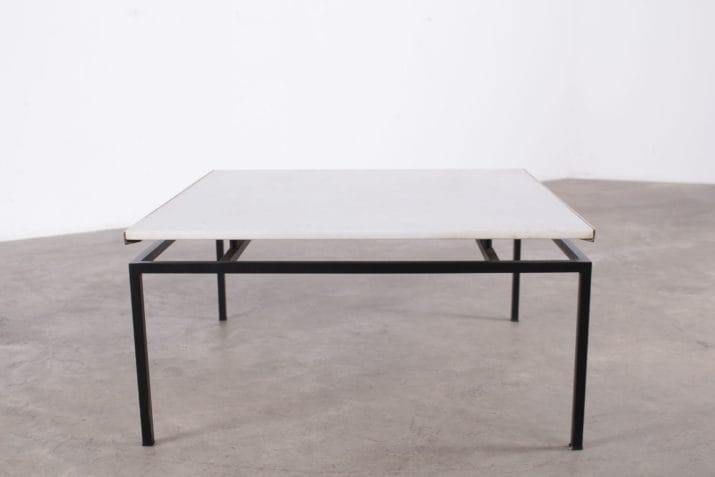 table basse moderniste France marbre laiton acier 3 scaled