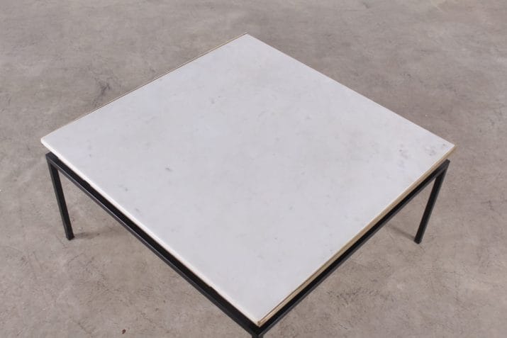 table basse moderniste France marbre laiton acier 4 scaled