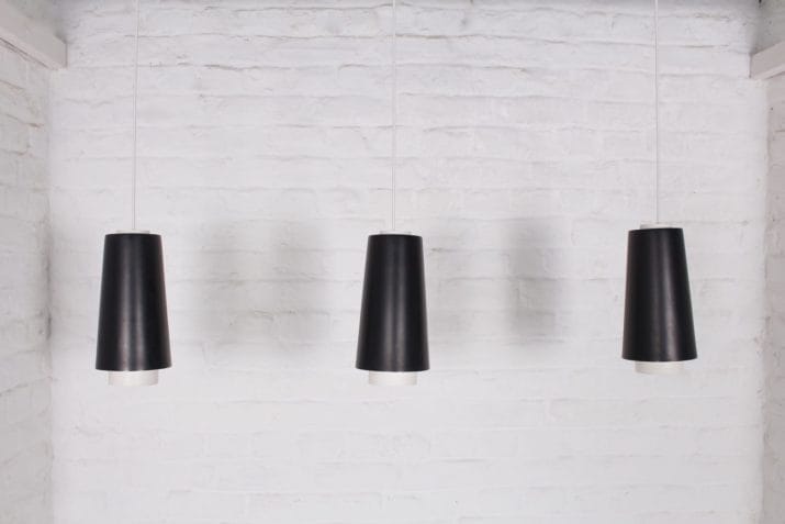 3 Scandinavische Poulsen stijl hanglampen.