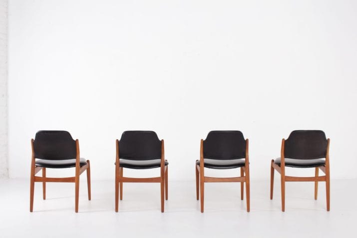 4 zwarte leren stoelen Arne Vodder