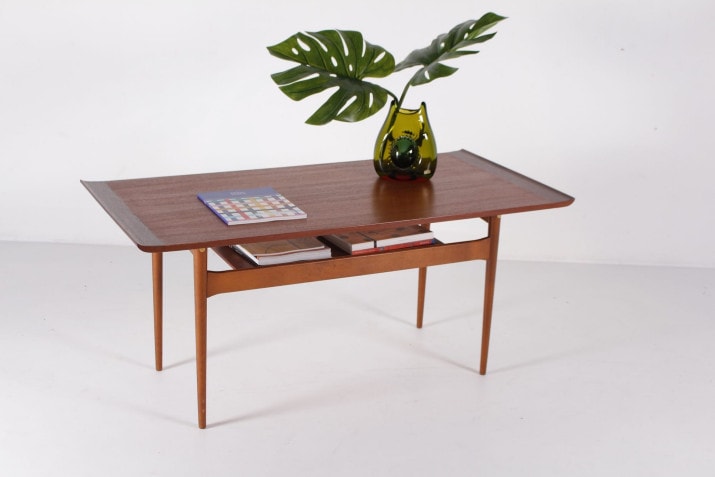 Scandinavian coffee table with 2 tops