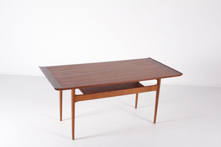 Scandinavian coffee table with 2 tops