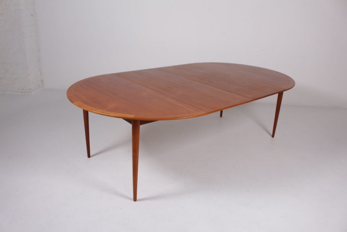 Arne Vodder round table with extensions for 4 to 10 people
