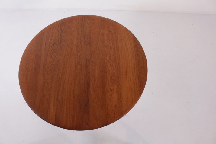 Tulip table with teak top