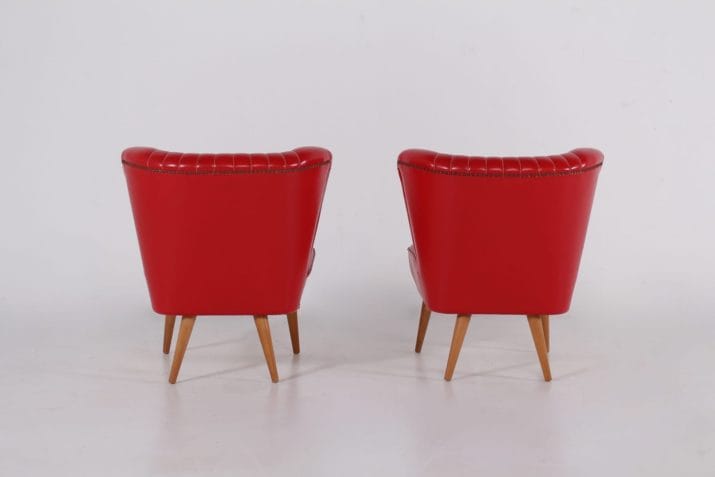 Paar rode cocktailstoelen