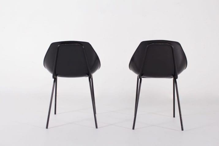 chaise noire coquillage pierre guariche meurop 4
