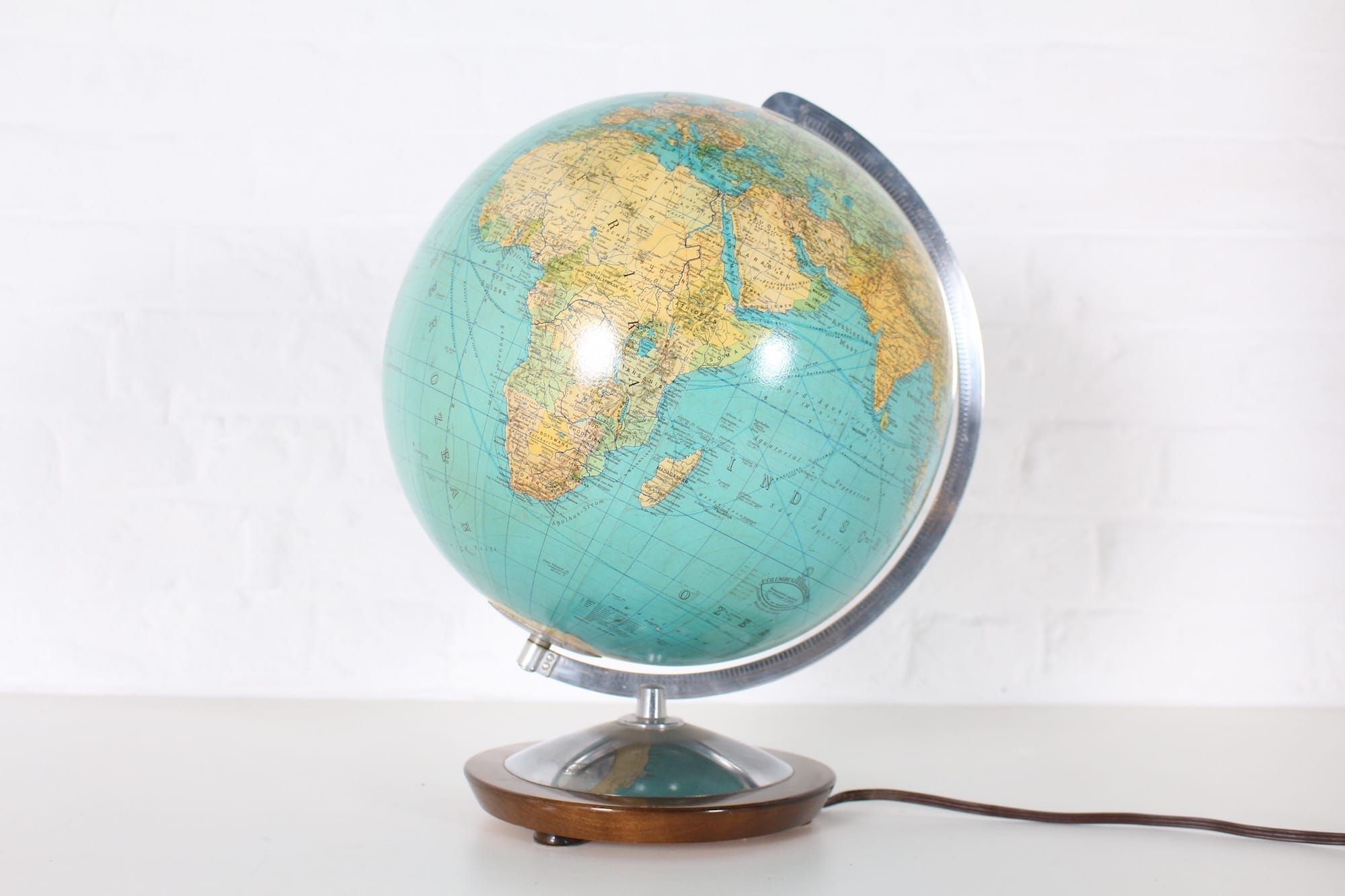 Globe terrestre lumineux Taride - L'atelier Belle Lurette, Rénovation de  meubles vintage