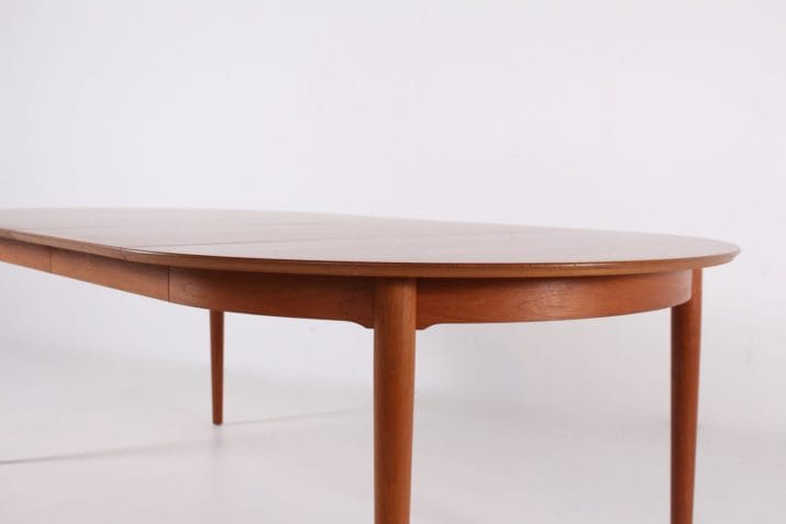 Arne Vodder "Model 204" ronde tafel met 2 bladen