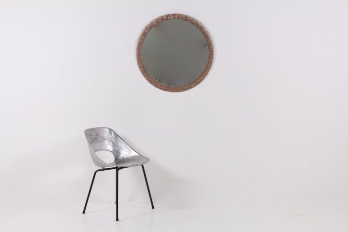 Round mirror on tinted glass