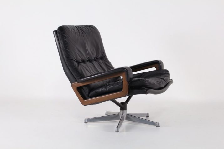 Black leather "King chair" armchair