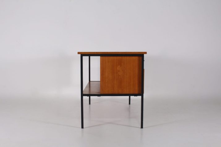 Modernist desk and its tripod chair Günter Renkel