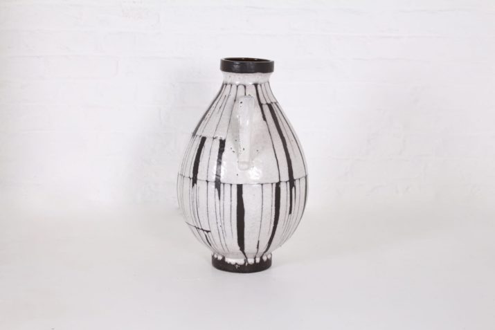 Important vase pitcher in glazed ceramic.