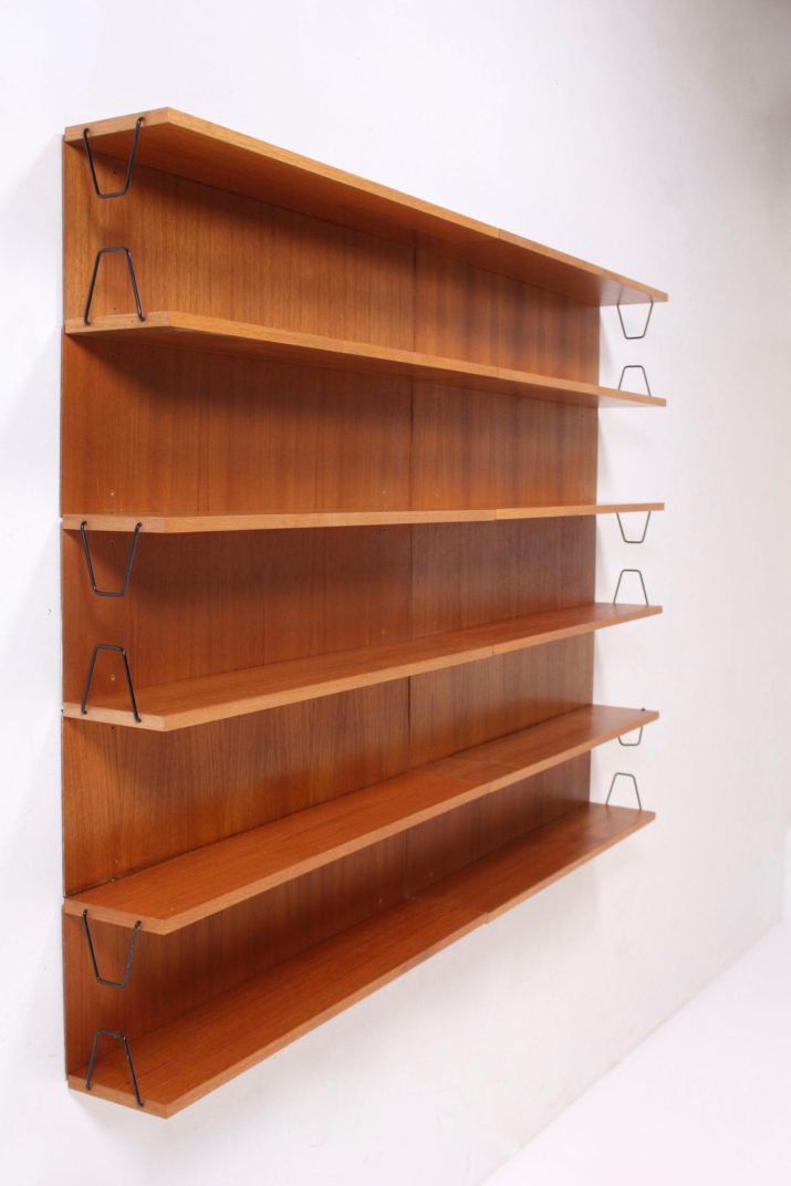 Modular wall shelf Rego