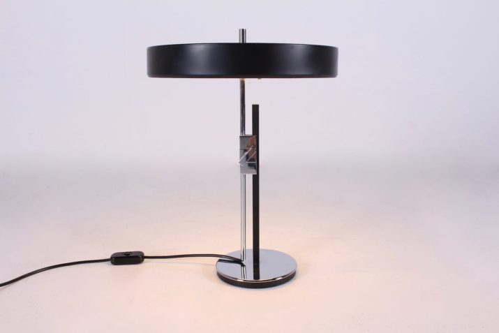 Verstelbare modernistische lamp
