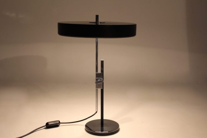 Adjustable modernist lamp