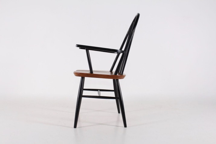 Scandinavian arm chair