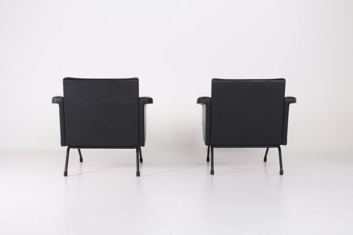 2 Pierre Guariche & Meurop "Visitor" fauteuils