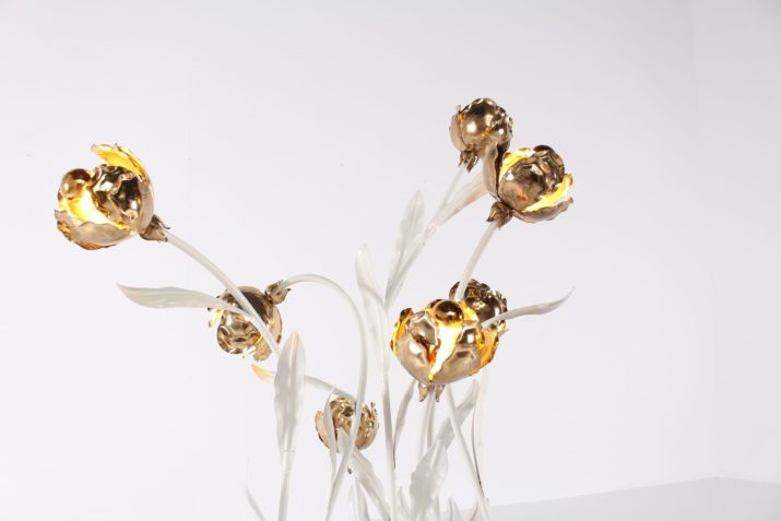 Hollywood Regency vloerlamp met gouden bloemen