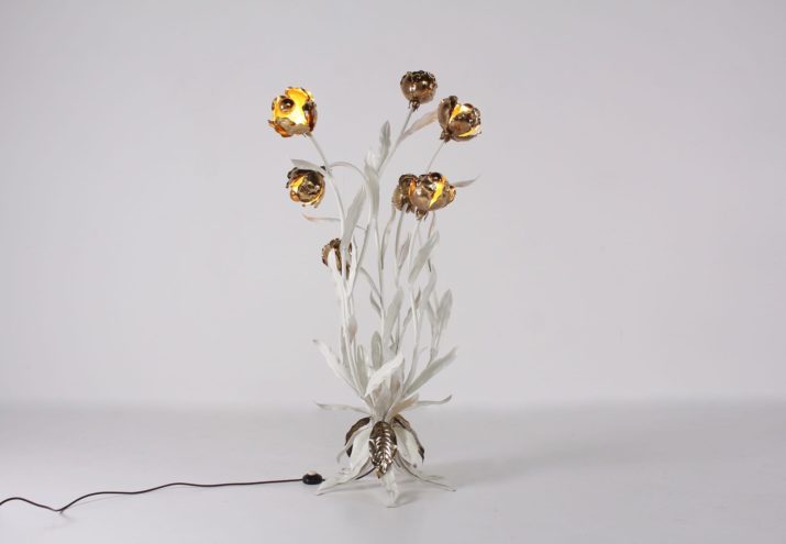 Hollywood Regency vloerlamp met gouden bloemen