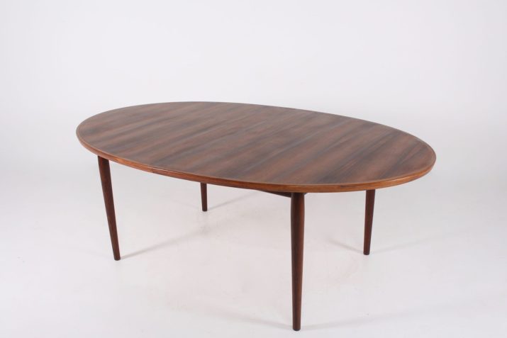 Oval table with extensions in rosewood Arne Vodder & Sibast