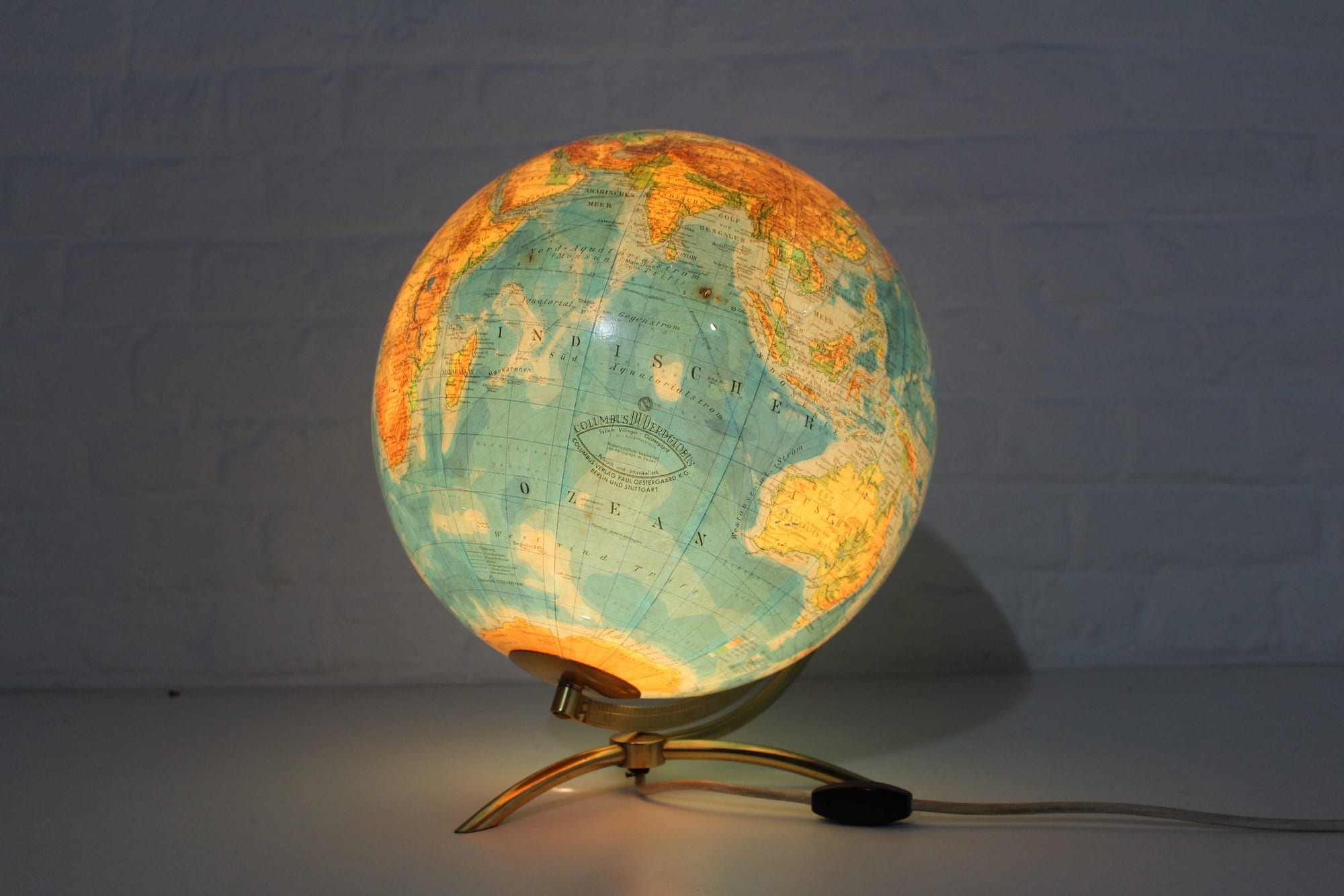 Globe terrestre lumineux orientable en verre Oestergaard - Meubles