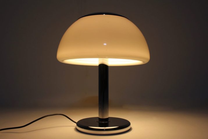 Space-age paddestoel lamp