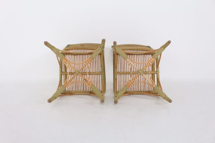 2 fauteuils en een Belle Epoque tafel in bamboe/wortelhout