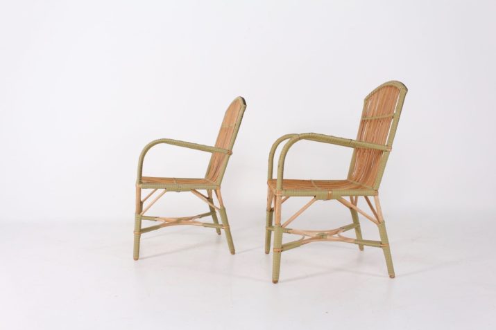 2 fauteuils en een Belle Epoque tafel in bamboe/wortelhout