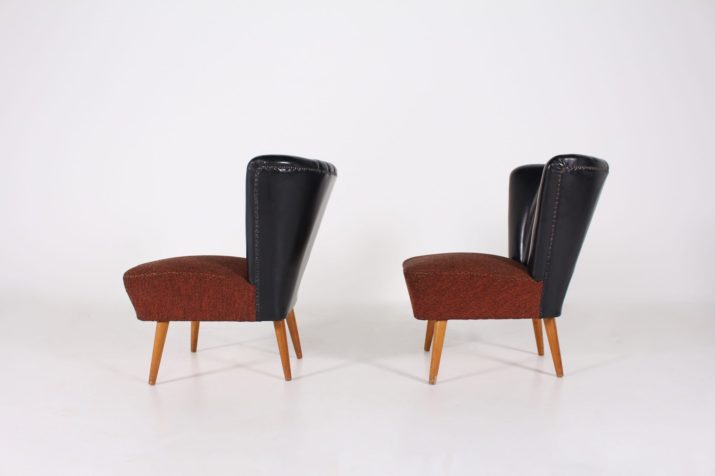 Paar zwarte 'Cocktail' fauteuils.