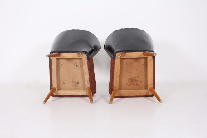 Paar zwarte 'Cocktail' fauteuils.