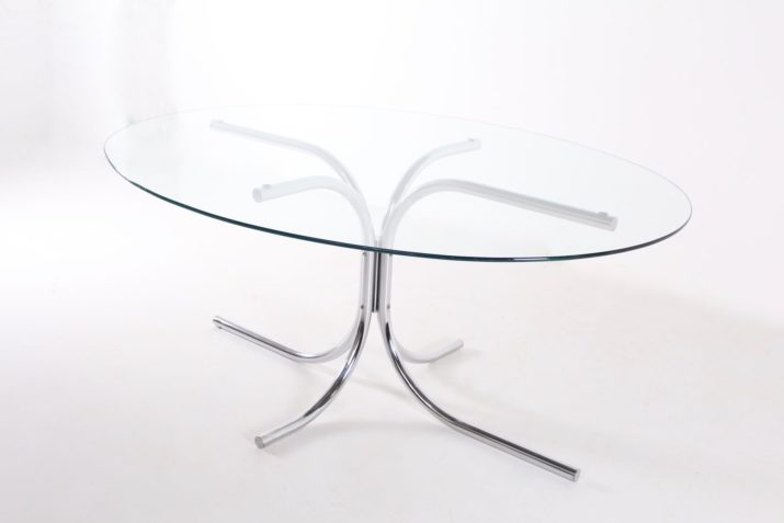 space-age ovale tafel