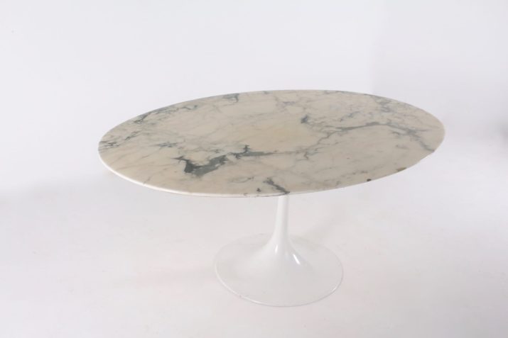 Oval marble tulip table