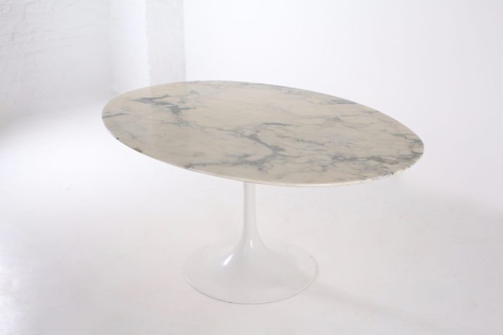 Oval marble tulip table