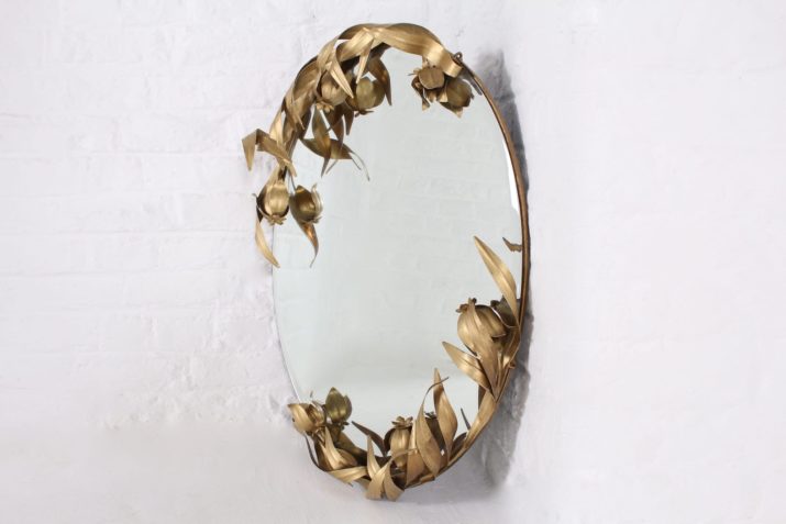 Wall mirror, plant decoration.