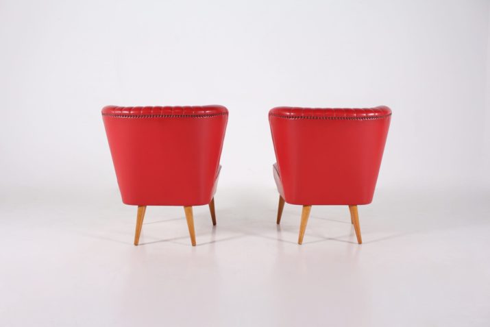 Paar rode cocktailstoelen