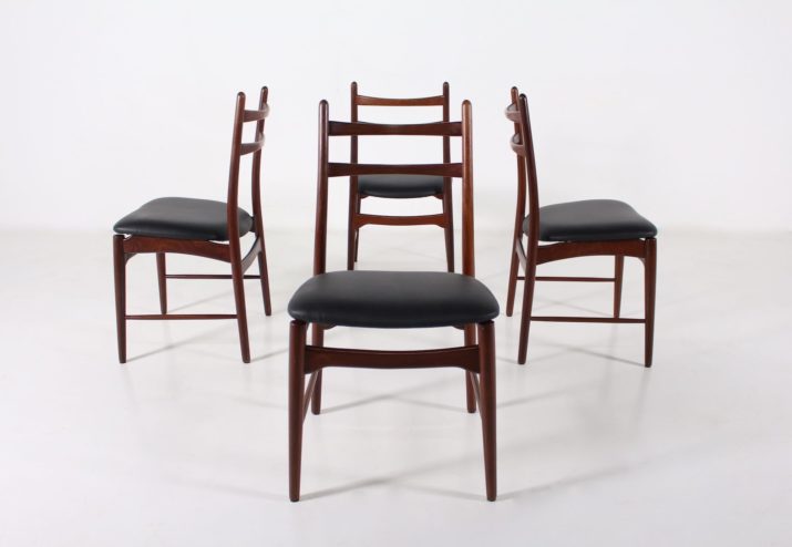 4 rozenhouten stoelen