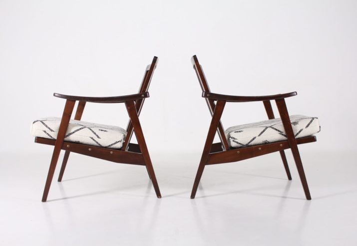 Paar modernistische "bezoekers" fauteuils