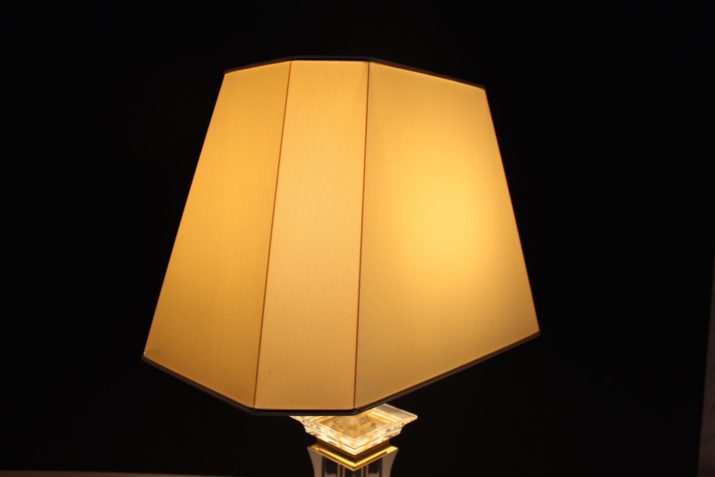 Hollywood Regency plexiglas lamp
