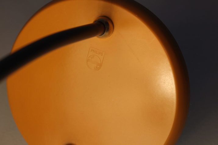 Louis Kalff oranje bureaulamp voor Philips
