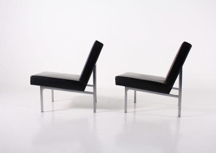 Paar zwart lederen fauteuils, internationale stijl