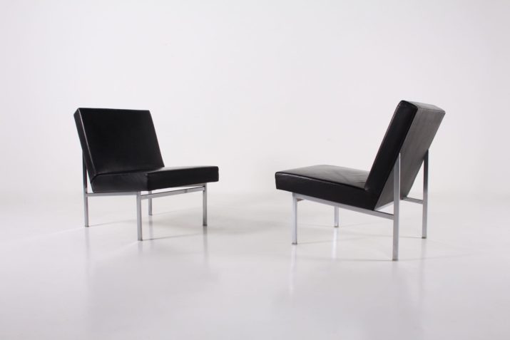 Paar zwart lederen fauteuils, internationale stijl