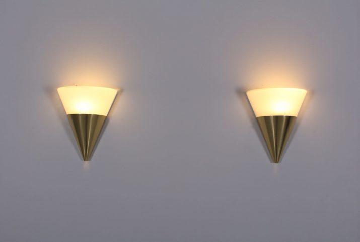 Paar messing kegel wandlampen, Limburg
