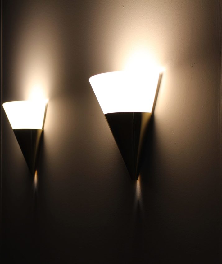 Paar messing kegel wandlampen, Limburg